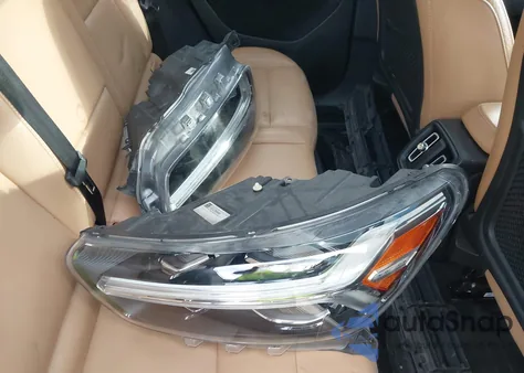 2020 Volvo Xc40 T5 Inscription z USA, uszkodzony, nr VIN YV4162UL6L2210675